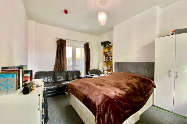 25, Ennis Road, London photo 3
