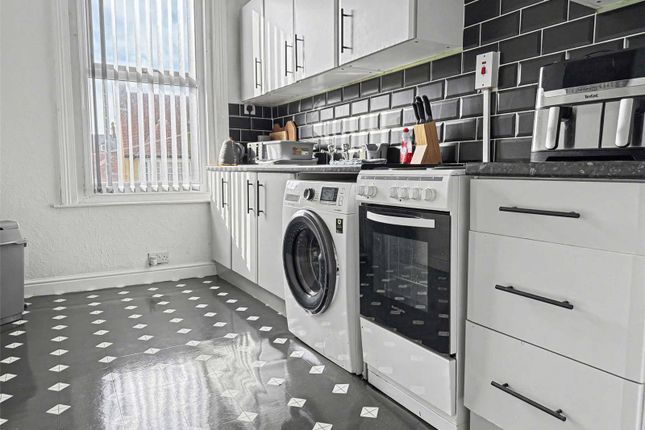 Flat 5, 35, Trinity Road, East Riding of Yorkshire photo 3