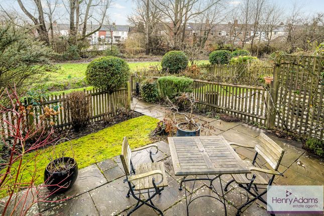 10 Merritts Meadow, Petersfield photo 4