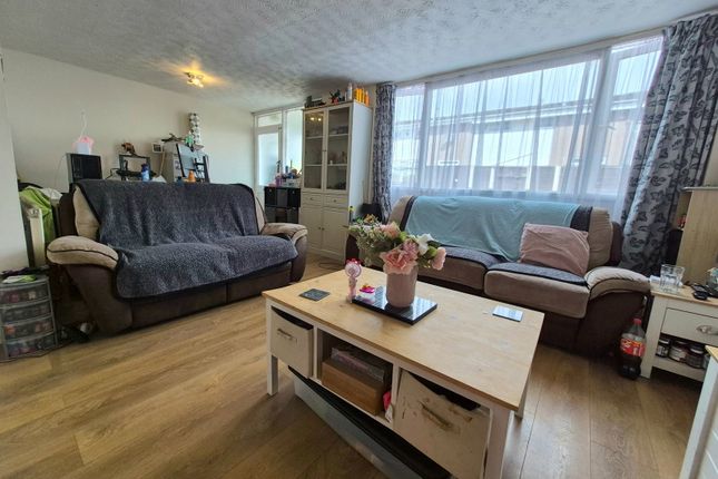 15, Thornby, Skelmersdale photo 3