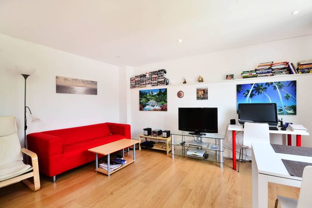 Thumbnail Flat to rent in Moray Mews, Finsbury Park, London