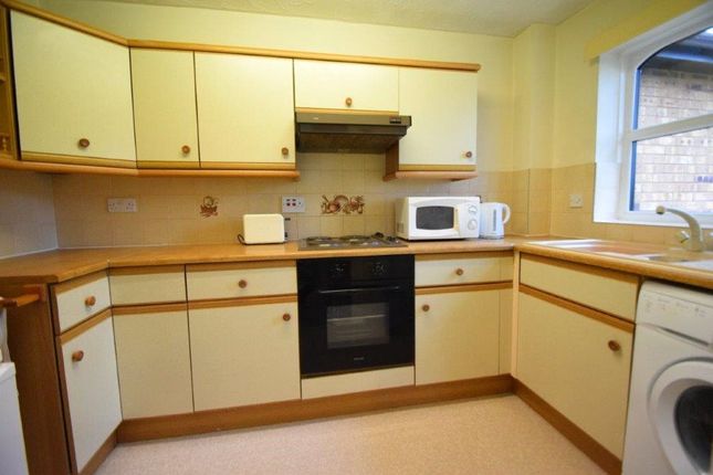 Flat for sale in Nixey Close, Slough, Berkshire