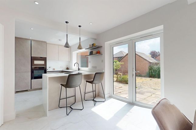 39, Pearse Grove, Milton Keynes photo 5