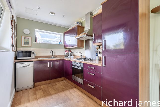 6, Gosse Court, Swindon photo 4