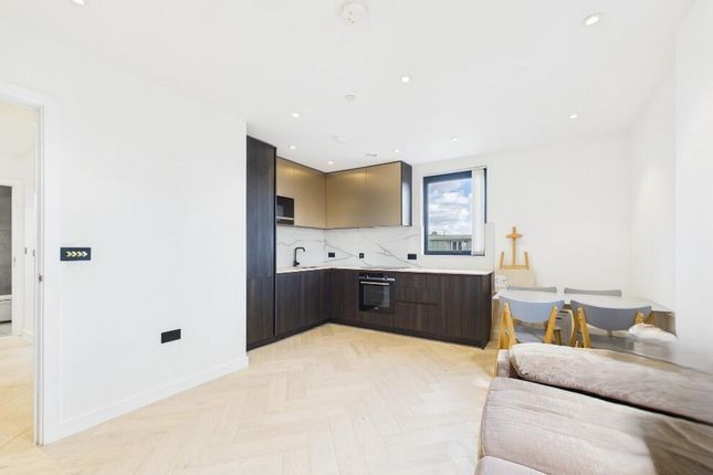 Luxe Tower, 12 Dock Street, London photo 2