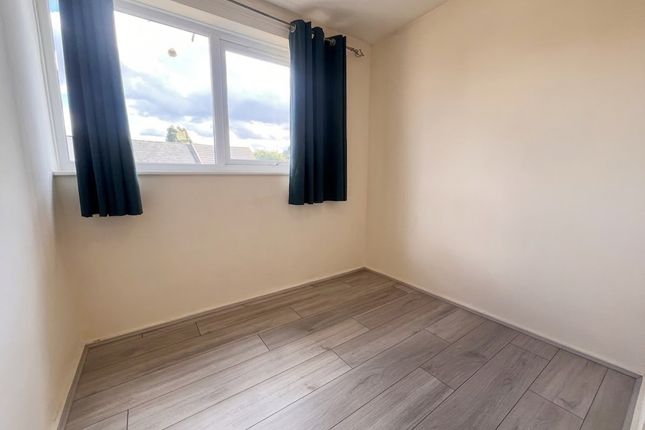 48, Basildon photo 5