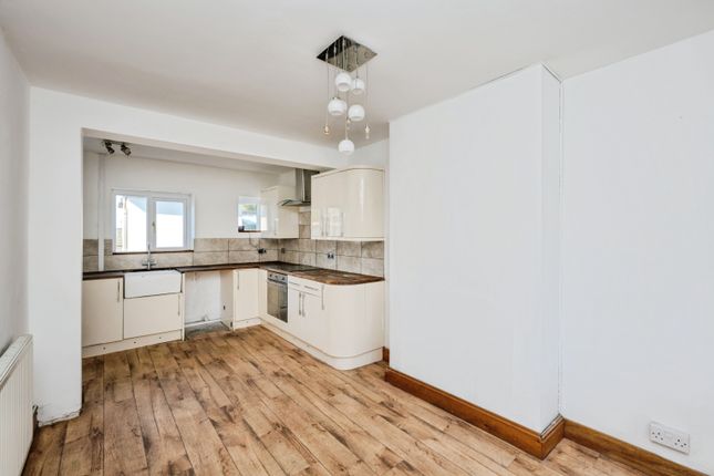 33, Trallwm Road, Llanelli photo 4