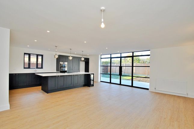 3, Meadow Close, Ringwood photo 2