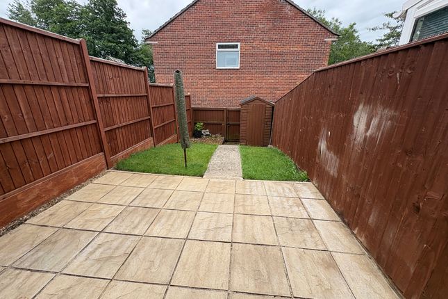 202 Lower Fairmead Road, Yeovil photo 2
