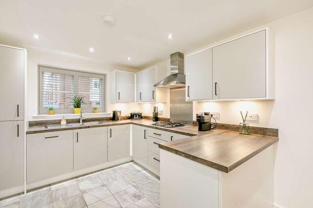 36 Lowe Lane, Castleford photo 3
