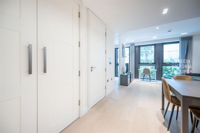 W1, Lincoln Square, 18 Portugal Street, London photo 5