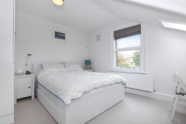 Flat 4, 43, Werter Road, London photo 3
