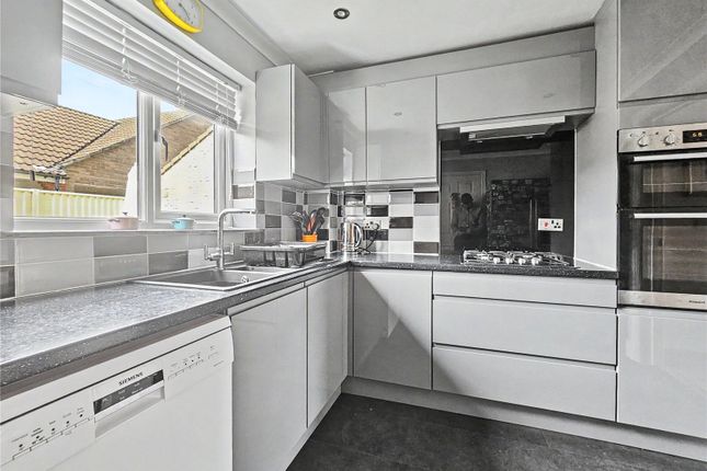 39, Adams Meadow, Somerset photo 3