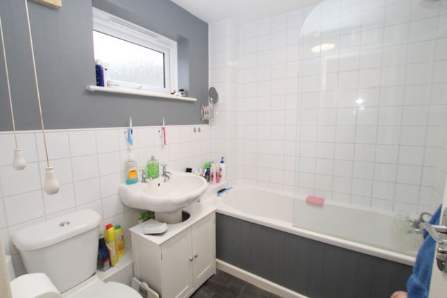 Maisonette to rent in Jackson Road, Crawley, West Sussex.