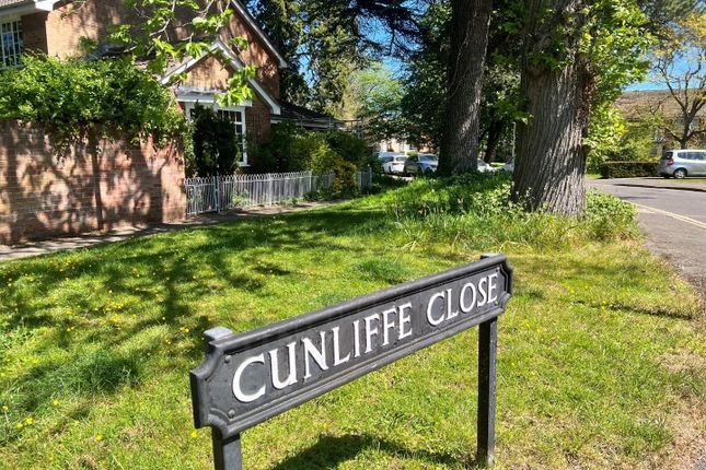 37, Cunliffe Close, North Oxford photo 2