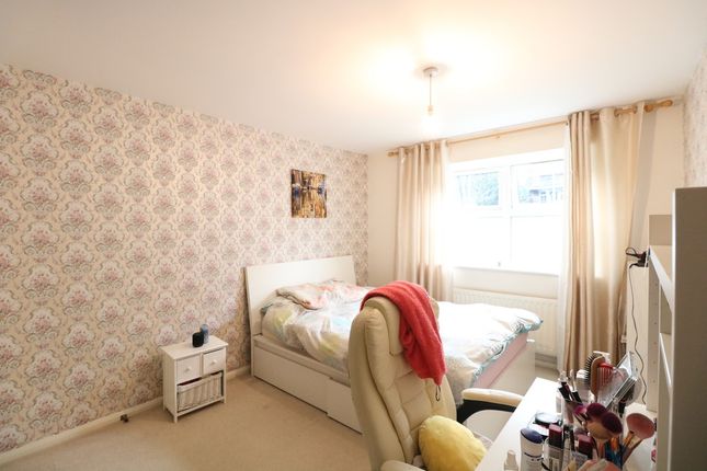 99, Shaftesbury Gardens, North Acton photo 4