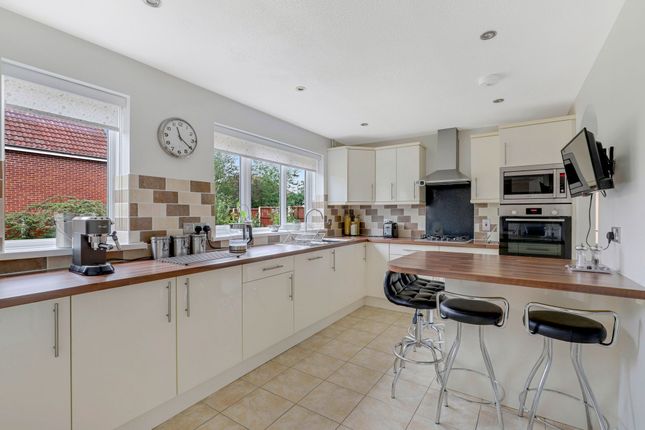 8 Ives Close, Nottingham photo 4