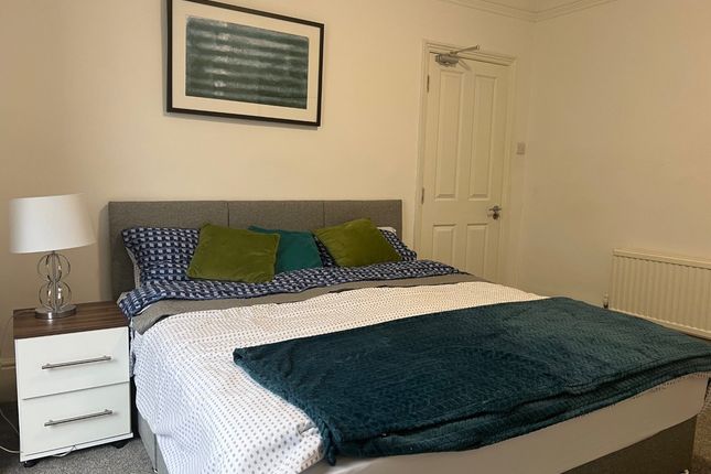Shared accommodation to rent in Oakwood Road East, Rotherham, South Yorkshire