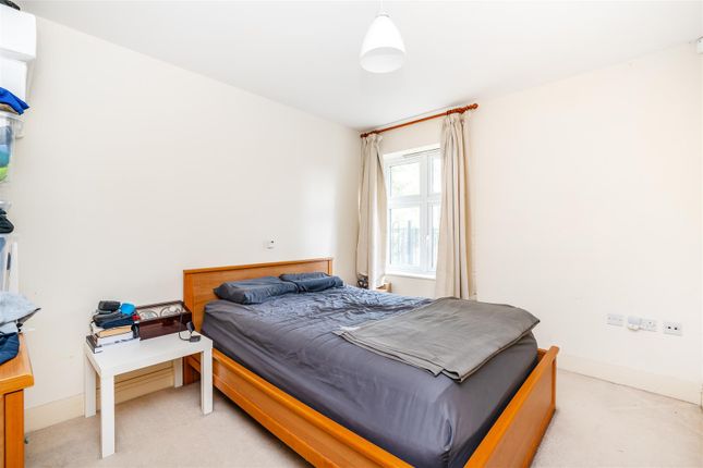 2, Domine Court, Ickenham photo 4