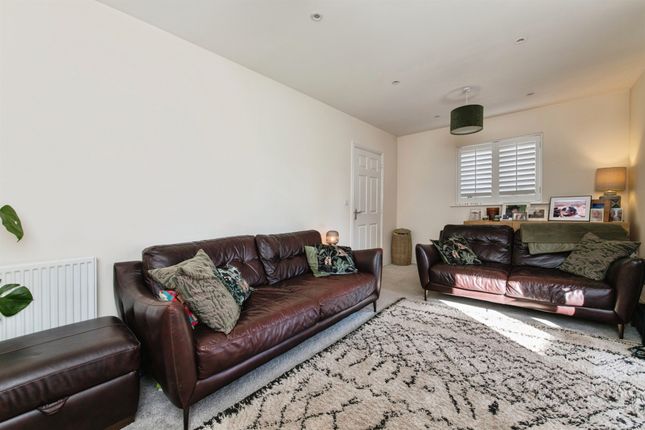 30, Somerville Crescent, Exeter photo 2