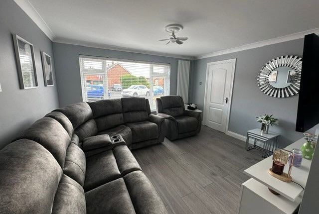 98, MOUNT ROAD, THATCHAM photo 3