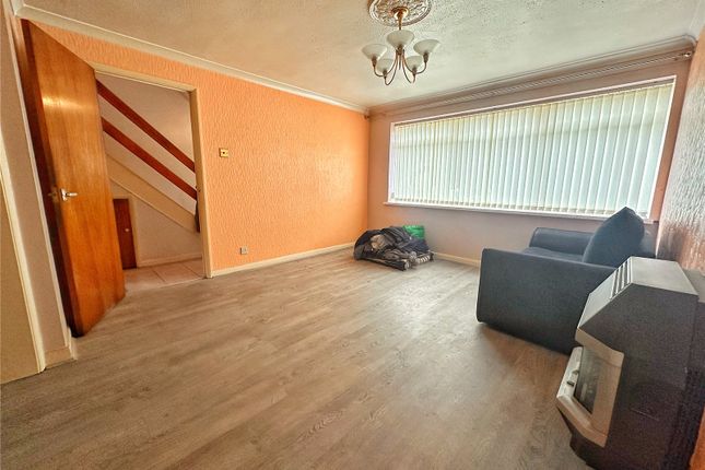 13, Boarshaw Crescent, Manchester photo 4