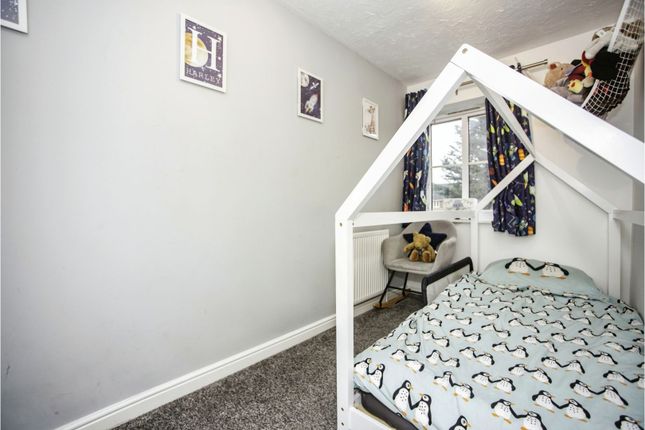 End terrace house for sale in Ellis Close, Grays
