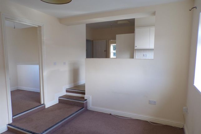 Flat for sale in Pant Yr Heol, Neath