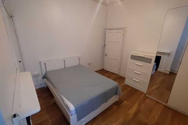 Room to rent in Harrow Road, Kensal Green