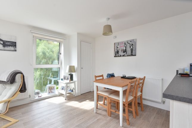 6 Heron Court, Castle Hill Drive, Swanscombe photo 4