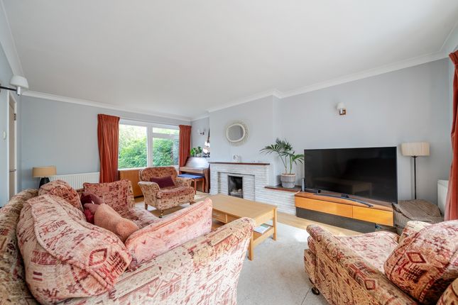 14, Fishersdene, Esher photo 4
