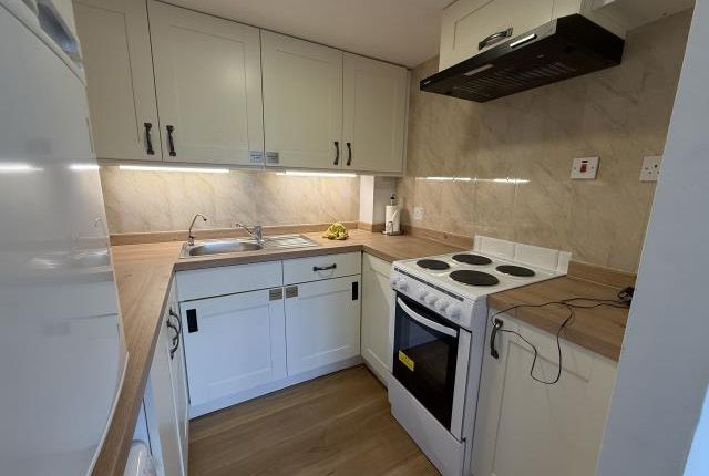 25, Linacre Close, Didcot photo 4