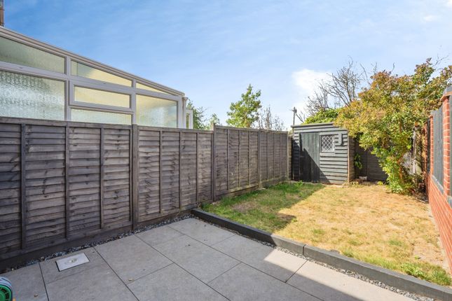 16, Midas Close, Hampshire photo 4