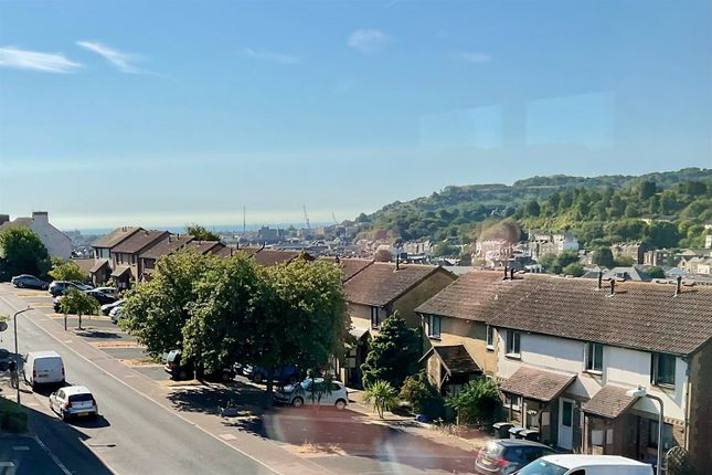 Flat 8, Magpie Lodge, Mayfield Avenue, Dover photo 4