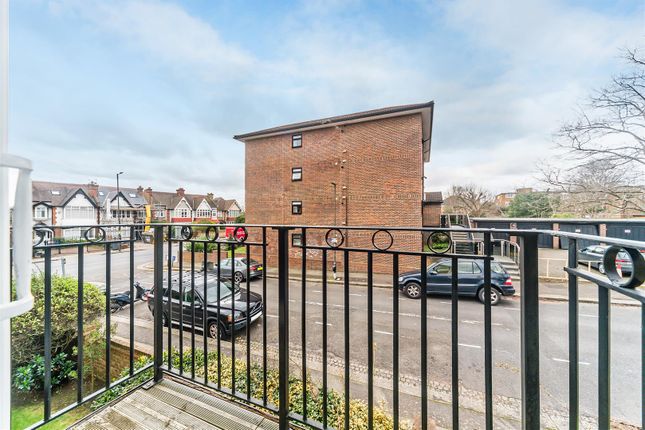 Flat for sale in Worple Road, London