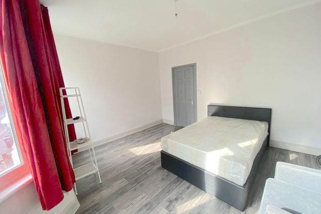 Room 5, 83 Trundleys Road, London photo 2