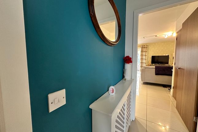 30 Hunterscraig Drive, Glasgow photo 2