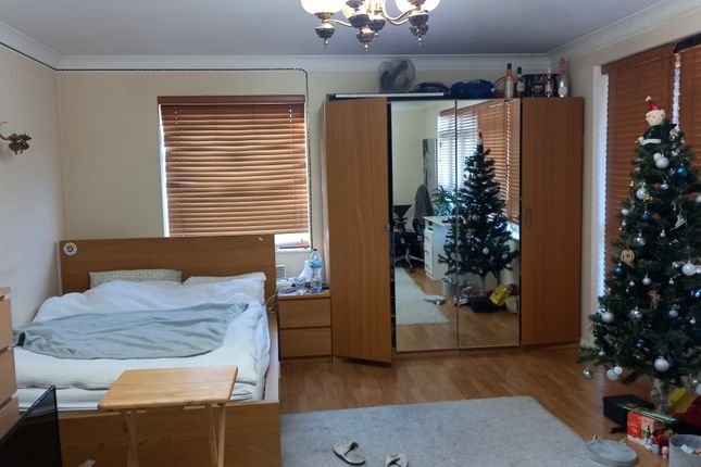 Flat for sale in 1A Village Road, Enfield