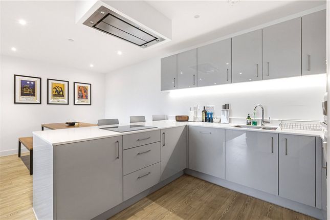 Flat for sale in Matthias Road, London