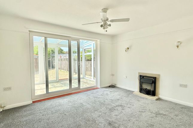 22 Hollybank Crescent, Southampton photo 3