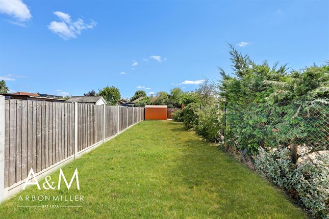 32, Shirley Gardens, Hornchurch photo 3