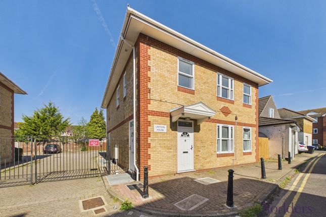 Flat 1 Lantern House,, Gogmore Lane, Chertsey photo 2