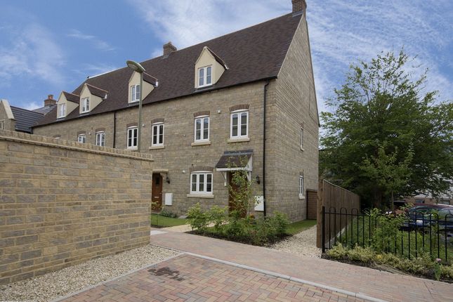 Thumbnail Town house for sale in Buttercross Lane, Witney