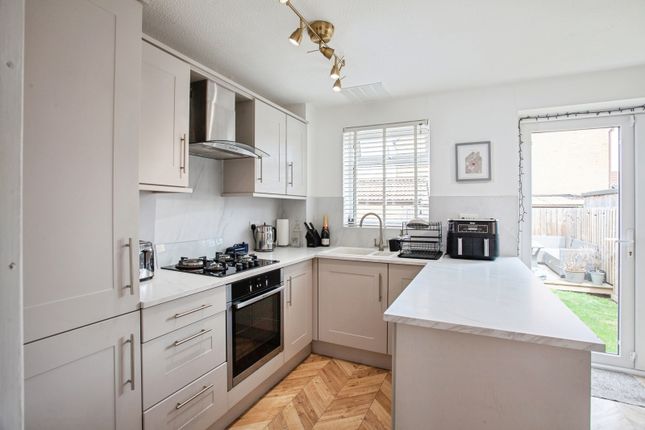 11, Crestwood Court, South Yorkshire photo 4