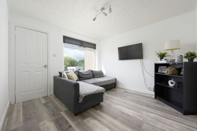 54, Cowal Crescent, Glenrothes photo 2