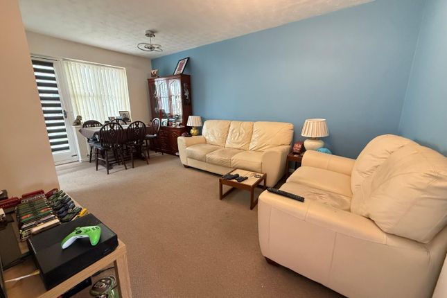 57, Hedgeway, Northampton photo 2