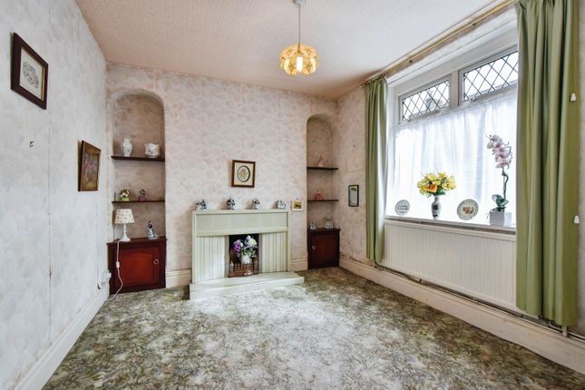 75, Wind Street, Carmarthenshire photo 4