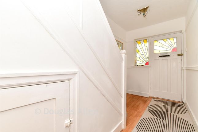 94, Markmanor Avenue, London photo 3
