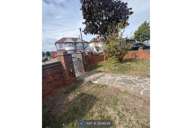 Kingshill Drive, Kenton, Harrow photo 4