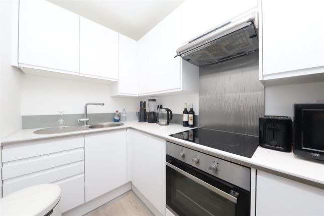 74, Talbot Skyline 204-226, Imperial Drive, Harrow photo 4